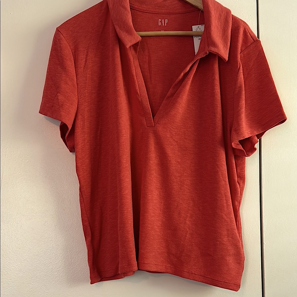 GAP XXL NWT deep- V shirt
